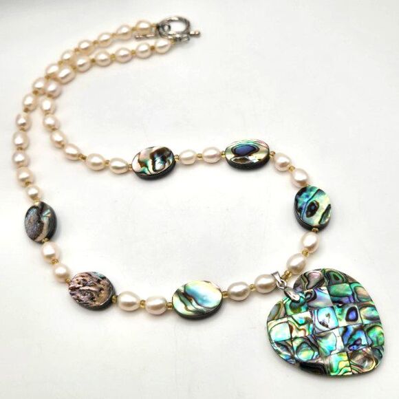 Paua Abalone‎ Shell Mosaic Heart on Abalone and White Freshwater Pearl Necklace - Picture 2 of 5